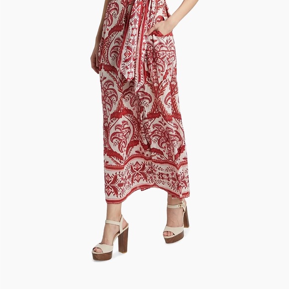 Farm Rio 
FARM Rio Tropical Cameo Puff Sleeve Cotton Maxi Dress in XS - Picture 2 of 6